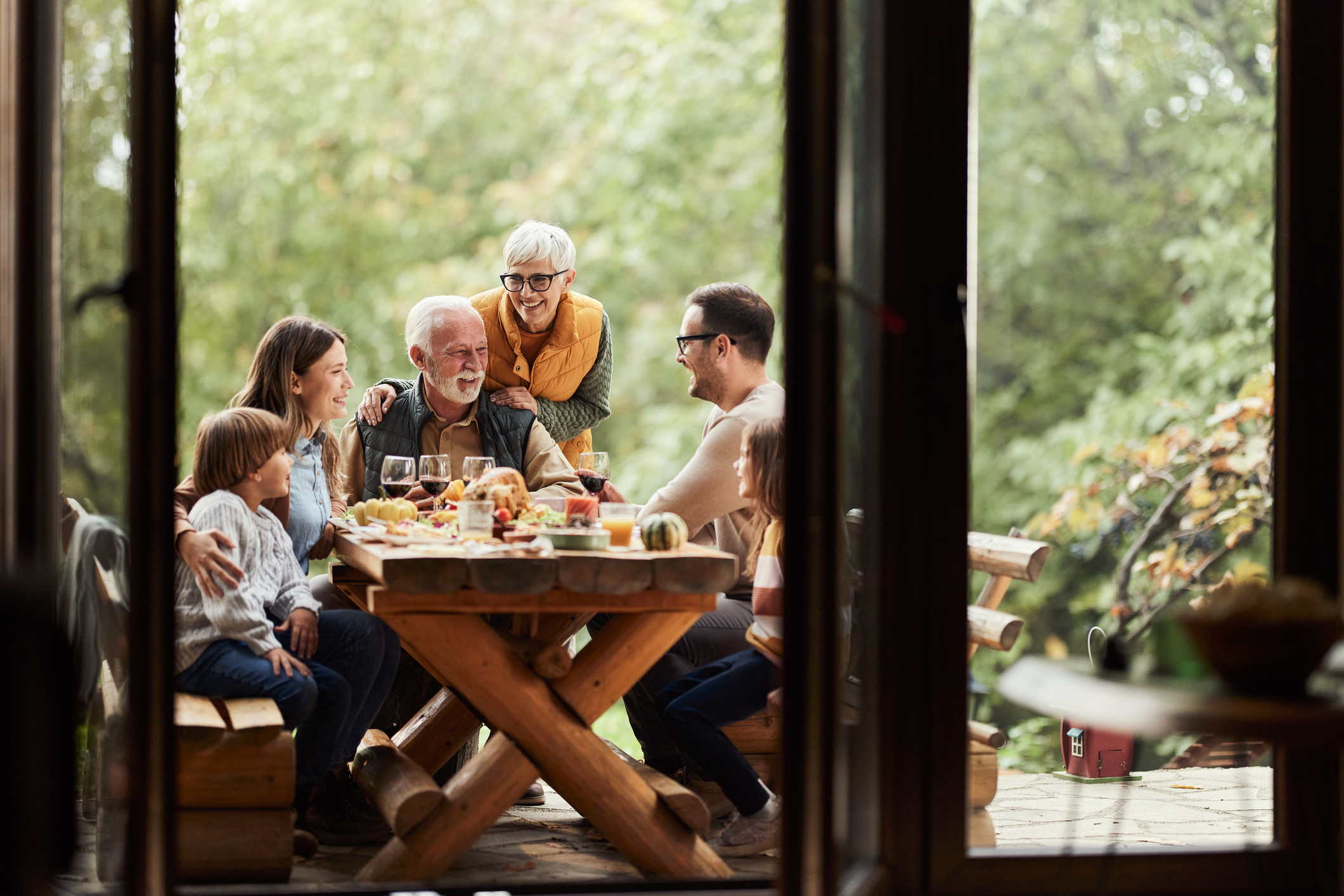 Family lunch in the garden