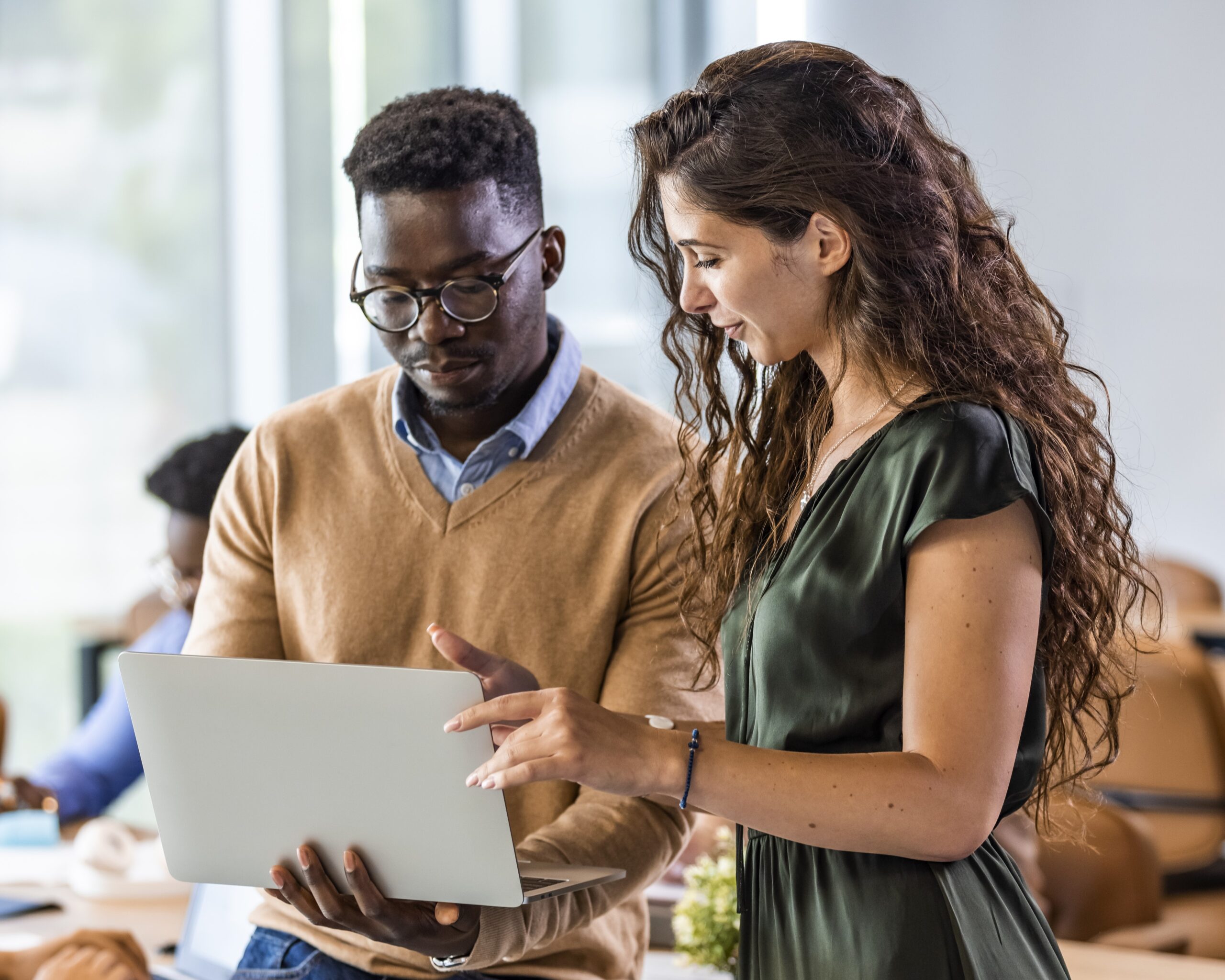 Man and women looking at an laptop